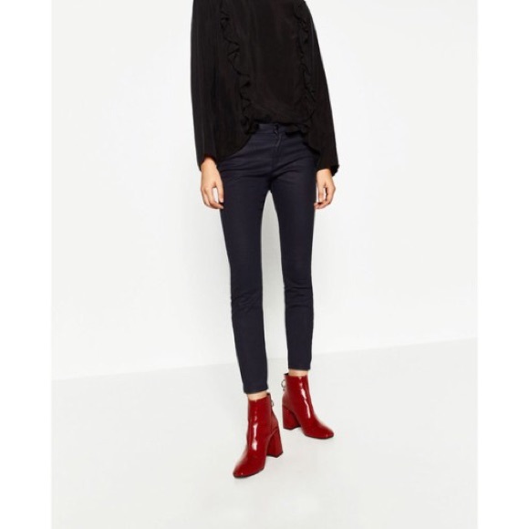 Zara Pants - Zara Dark Navy Coated Stretch Skinny Cropped Pant Zara Pants - Zara Dark Navy Coated Stretch Skinny Cropped Pant